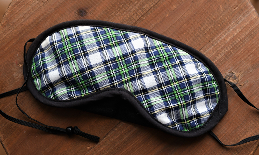 眼精疲労の悩みを解決するアイマスクの使い方