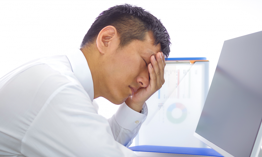 頭痛の原因は目にある場合も!辛い症状を緩和する方法とは