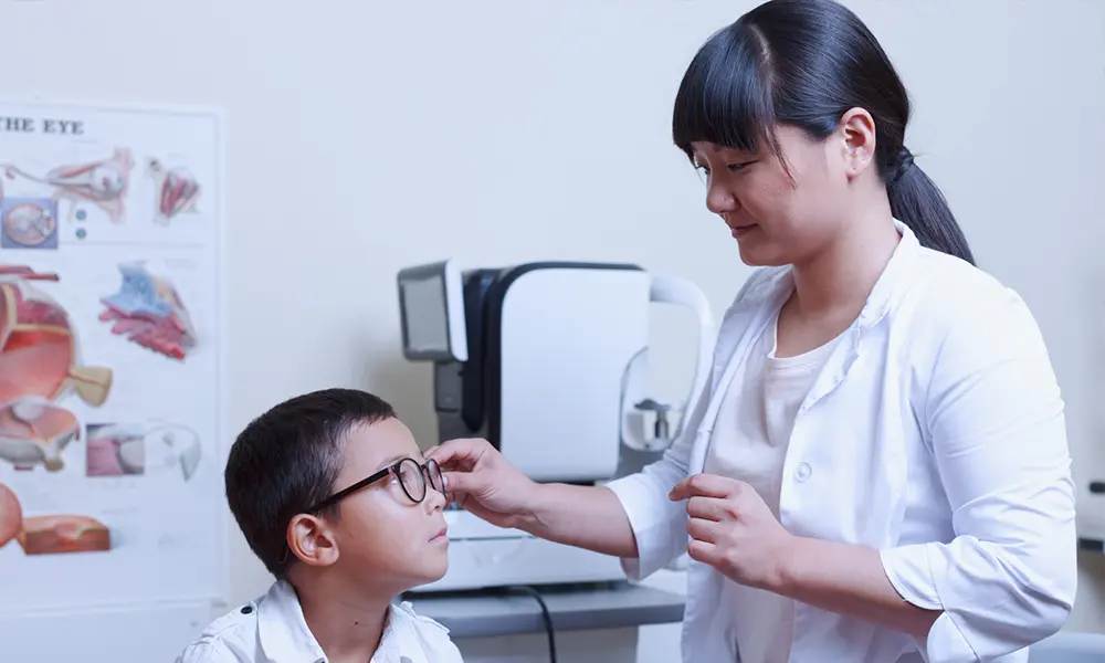 子供の乱視とは？　視力回復のために家庭でできること