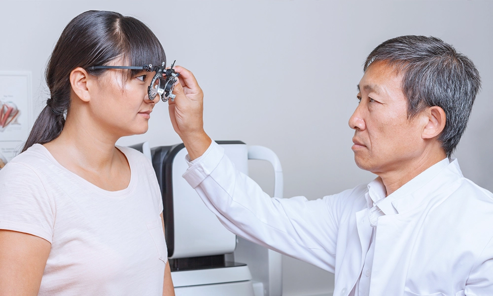視界のぼやけを手術で解消！ 最新の手法と選び方